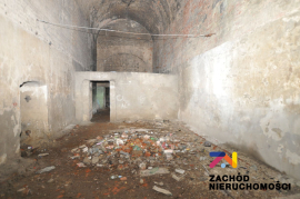 Zabytkowe Podziemia Nieopodal Zamku W Żarach